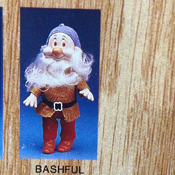 Disney Snow White Bashful Figurine - Picture 8 of 8